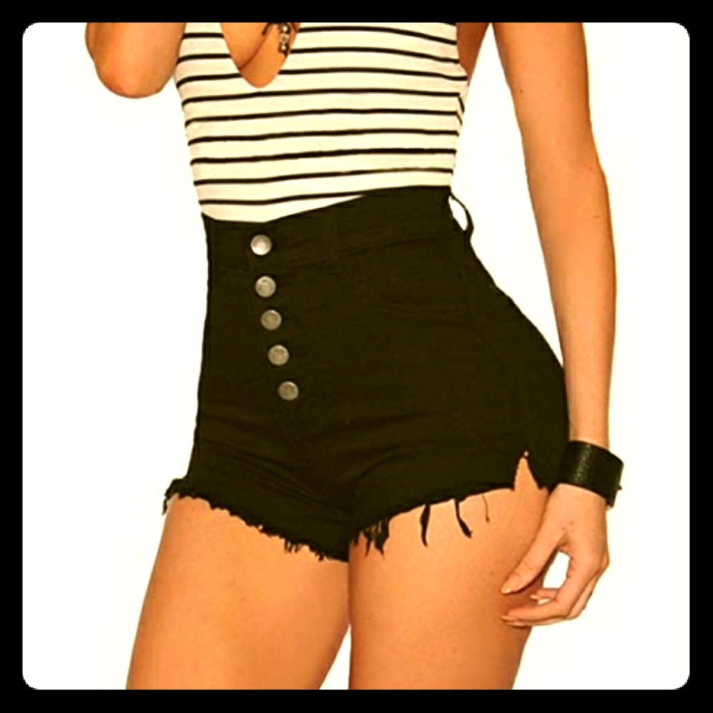 Super cute high waist black shorts 🖤